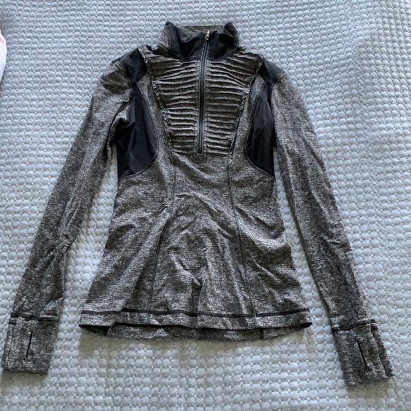 Lululemon half-zip: super comfortable and warm. - Picture 1 of 5